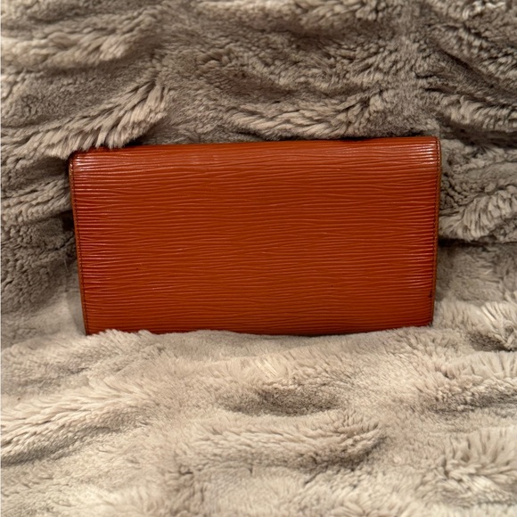 Vintage Louis Vuitton Rust Epi Long Sarah Wallet - Picture 10 of 10